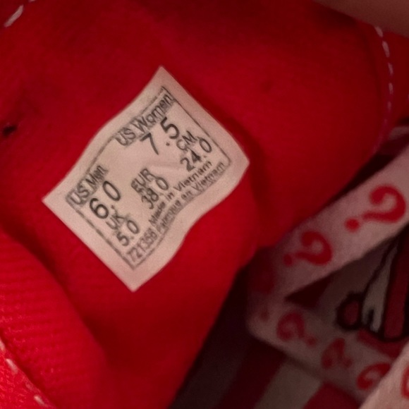 Vans & Where’s Waldo Collab Sneakers, Red & White in Size 7.5M - Picture 11 of 14